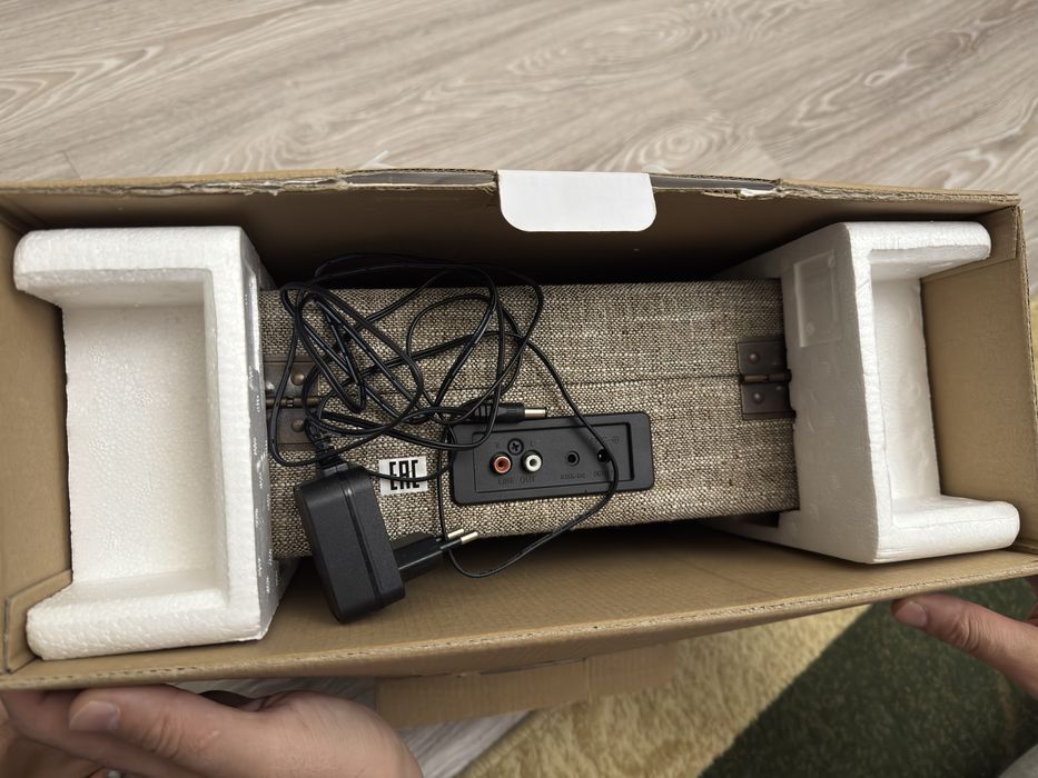 Проигрыватель виниловых дисков CROSLEY PLUS