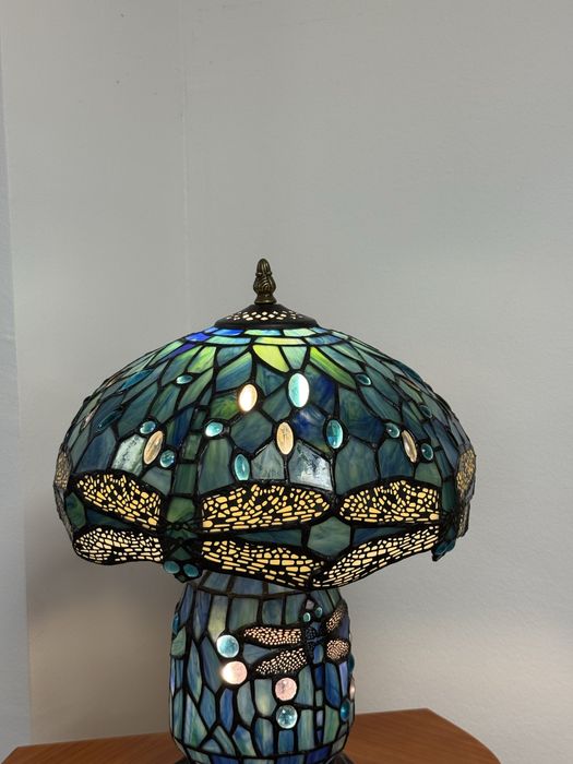 Lampa deosebita stil tiffany cu libelula