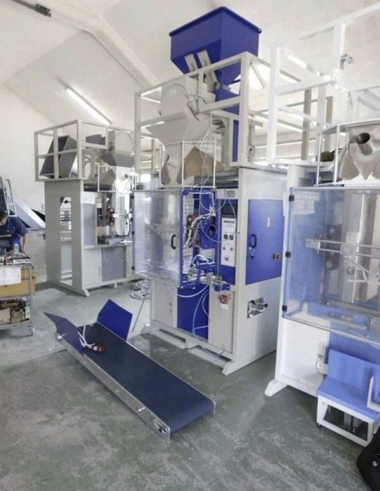 Masină ambalat insacuit automata și semiautomata