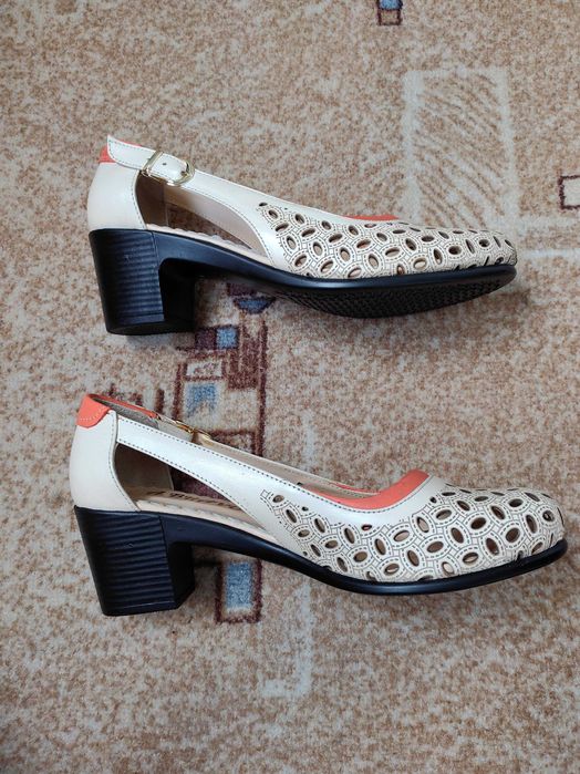 Продам летние открытые туфли