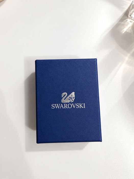 Комплект бижута от Swarovski с колие, пръстен и обеци.