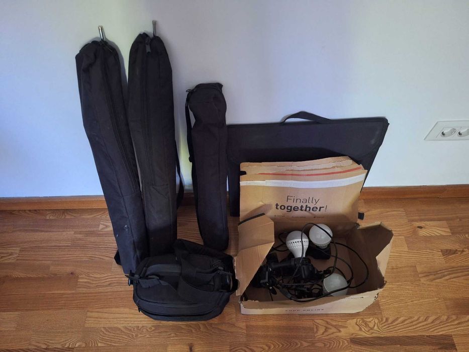 Vand: Aparat Canon EOS 600D kit 18-55 IS (II)+ Geanta foto Somita Navi 21 + Trepied Fancier WT3710 + husa + 2 Stative lumini cu umbrele + Cub pliabil