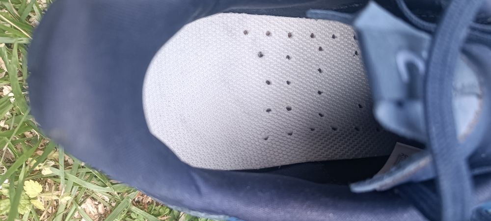 Стоножки чисто нови само са пробвани 44 но отговарят на 43