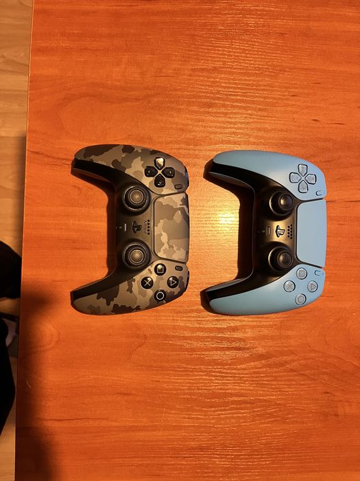 2 броя Контролери за PS5.