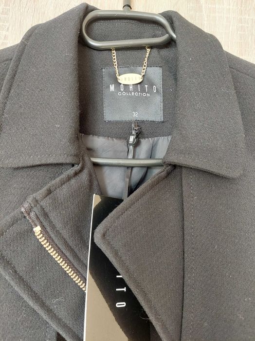 Къс блейзер в черно