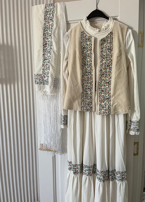 Тройка Тарбия стилінде