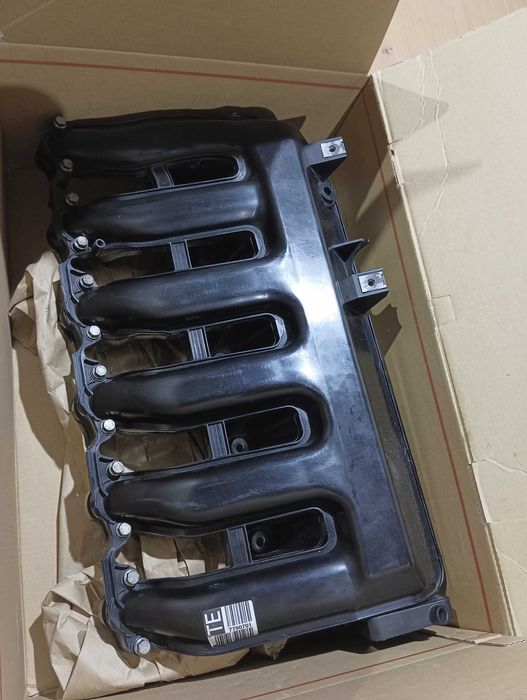 BMW всмукателен колектор Е90, Е60