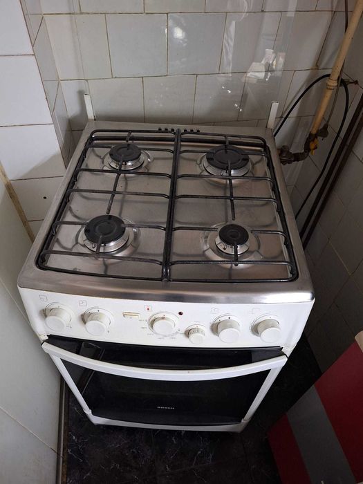 Aragaz Bosch cu 4 ochiuri