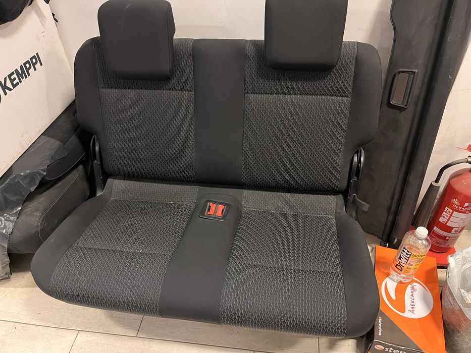 Трети ред седалка