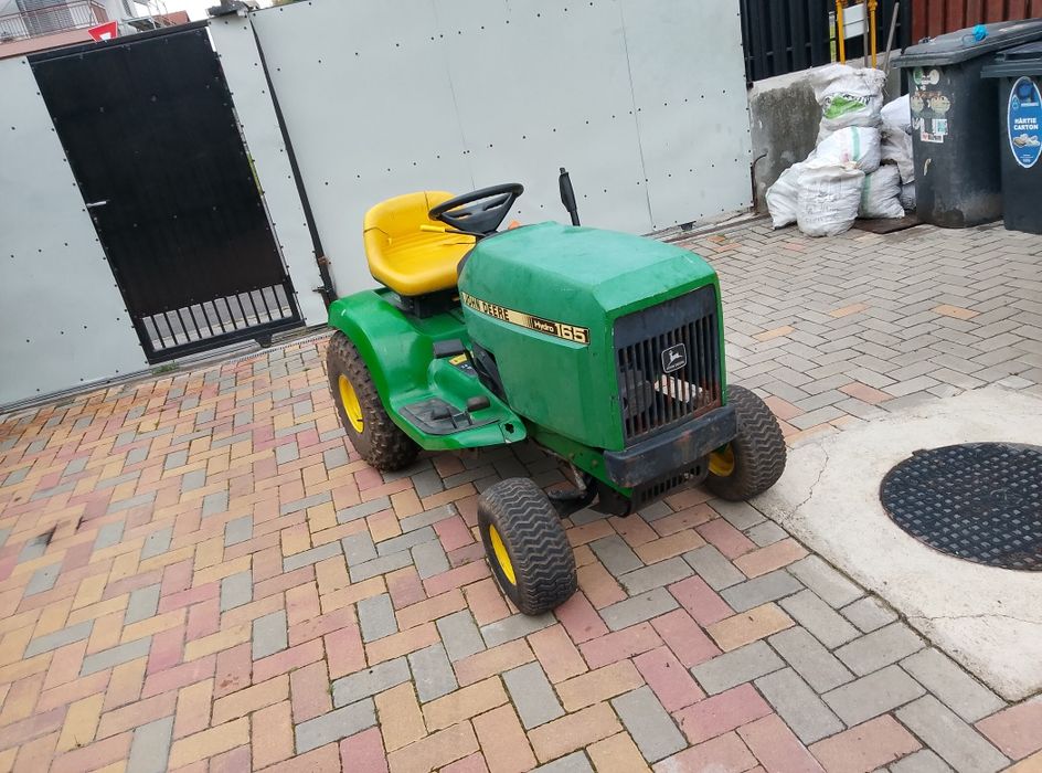 Vând dezmembrez tractoras John Deere Lt 155