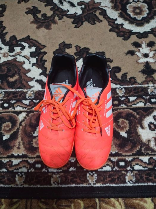 Обувь спортивная