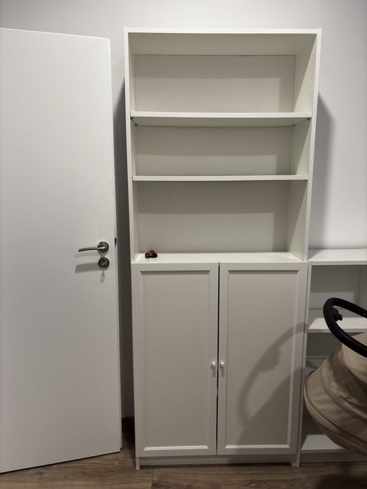 Dulap cu usi si biblioteca