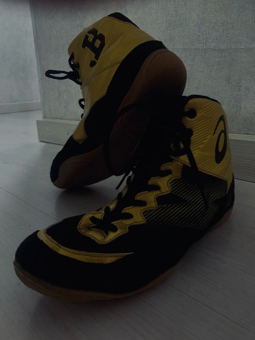 Борцовки asics золотые
