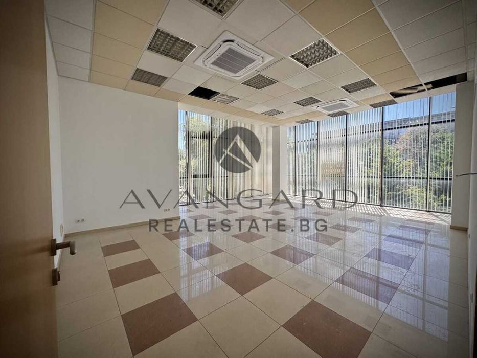 оф.23625 Просторен офис/ Топ локация/ Център