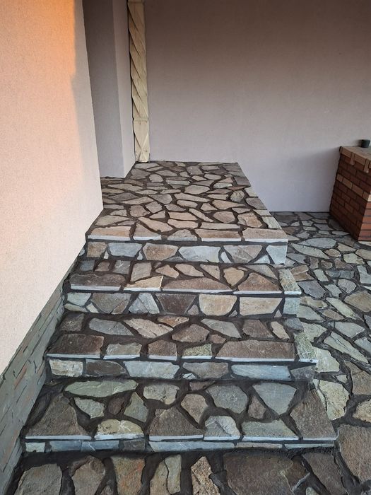 Grătare rustice și foișoare și piatră naturală