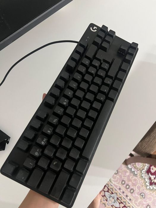 Клавиатура и наушники