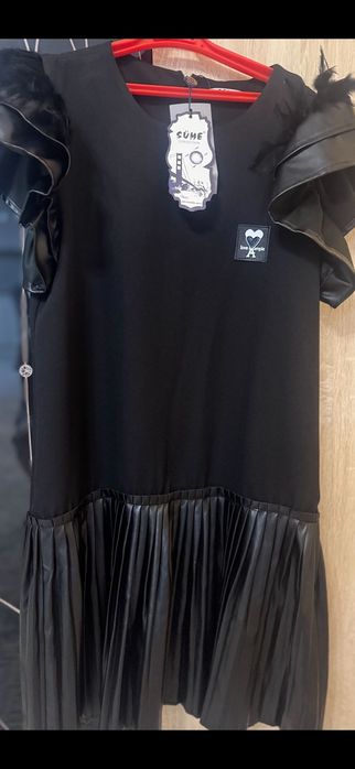 Продам новое платье для девочки