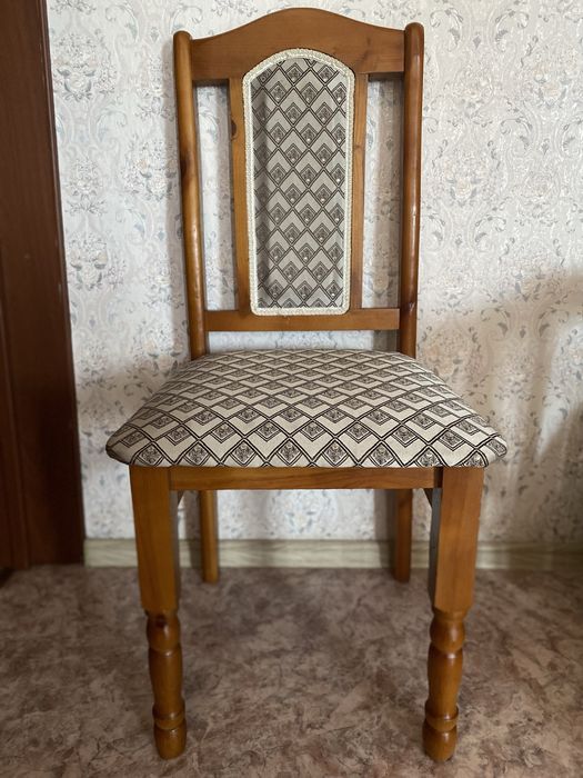 Стол со стульями