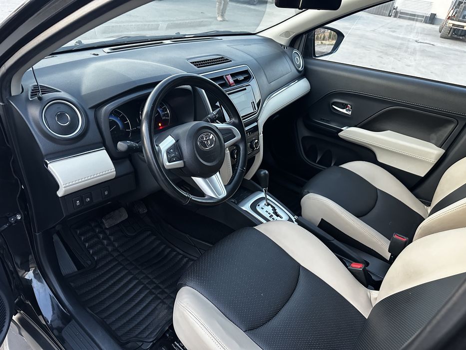 Toyota Rush Diamond 2023 год, 28000 км пробег, чистая экономичная