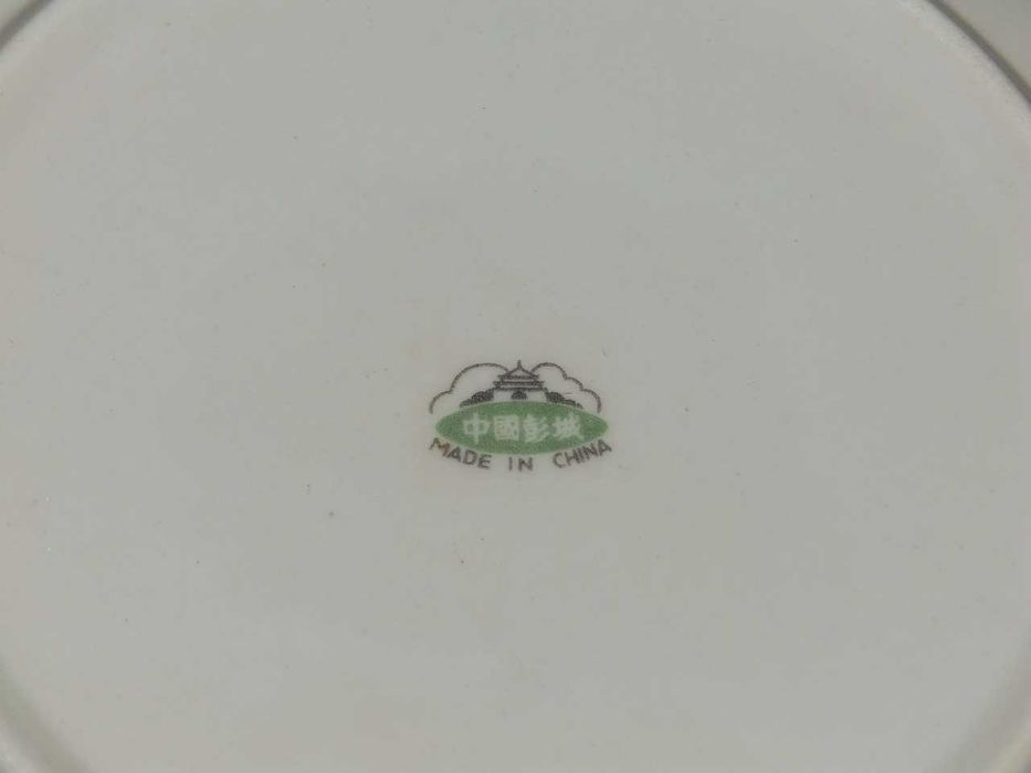 Порцеланови чинии, различни цени