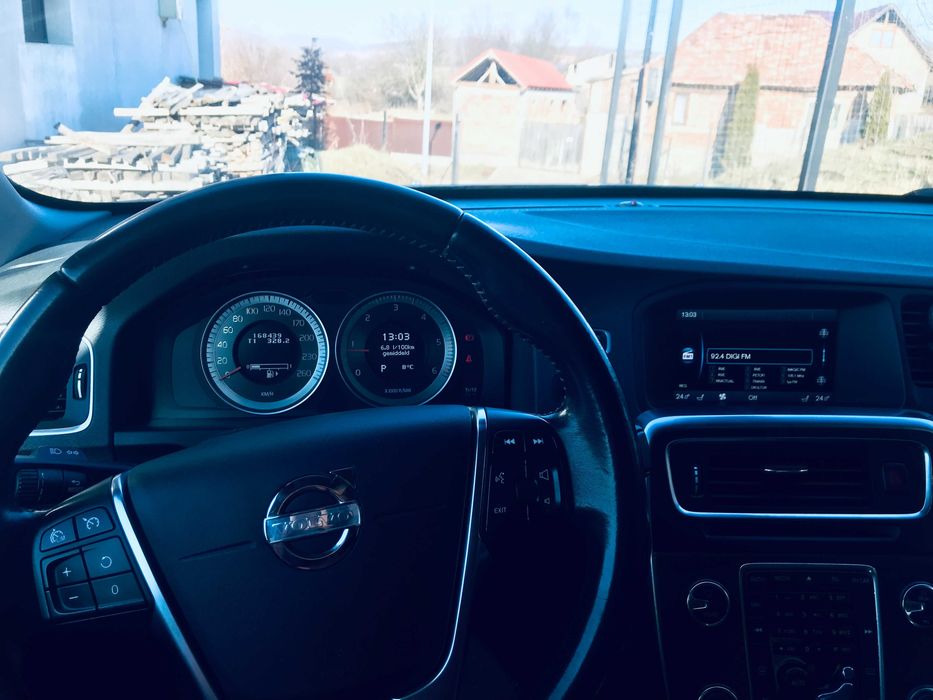 Volvo S60 2013 1.6 diesel, automatic 6 + 1, Drive-E