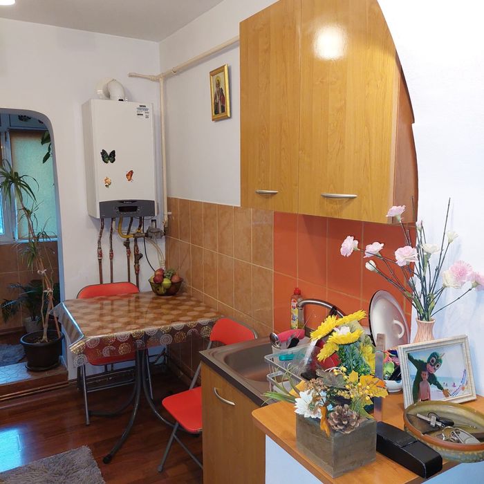 De vânzare apartament cu 2 camere + loc de parcare