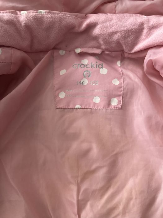 Продам куртку для девочки на рост 116-122