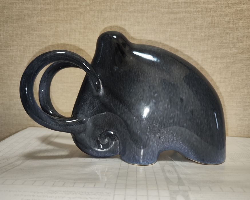 Антикварная статуэтка