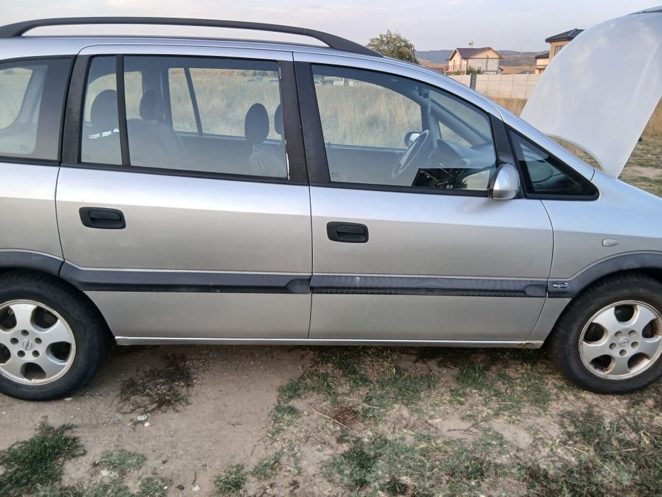 Vând Opel Zafira 18 benzină + Gaz