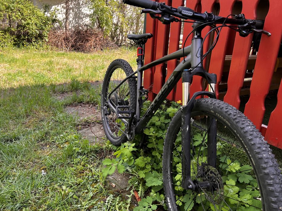 Vând bicicleta mountinbike Axess roti 29