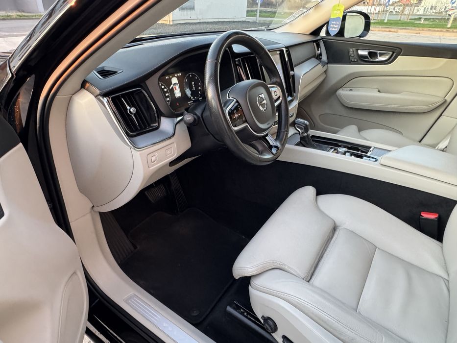 VOLVO XC60-4x4 inscription 2.0 diesel—full option 2019-1360000km