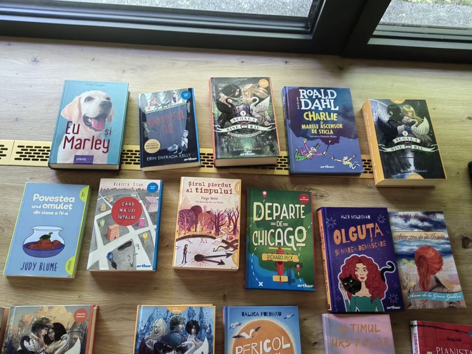 Vand carti stare IMPECABILA