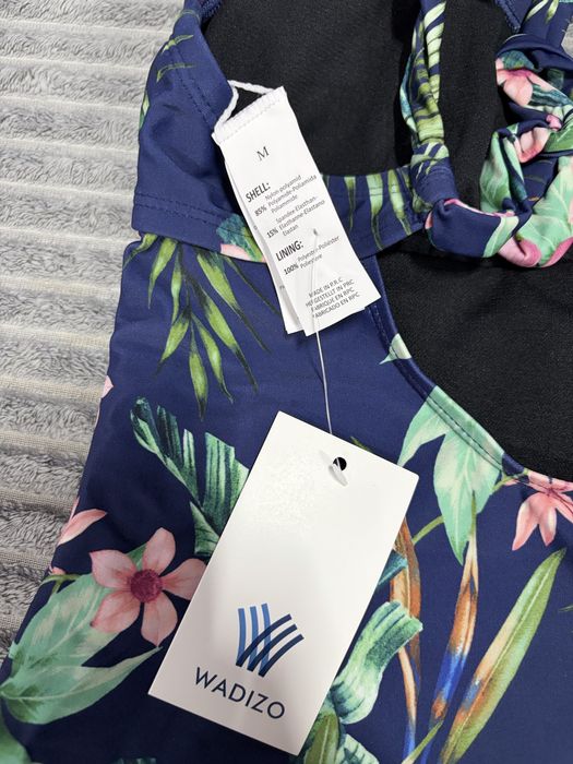 Costum de baie pentru femei, din doua piese. Multicolor.