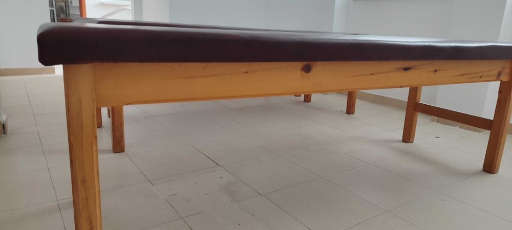 Кушетки за физиотерапия или за козметични услуги