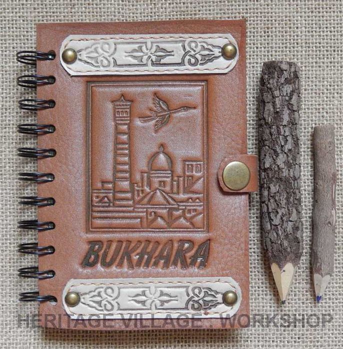 Блокноты с кожаной обложкой.