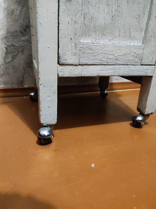 Тумбочка самоход