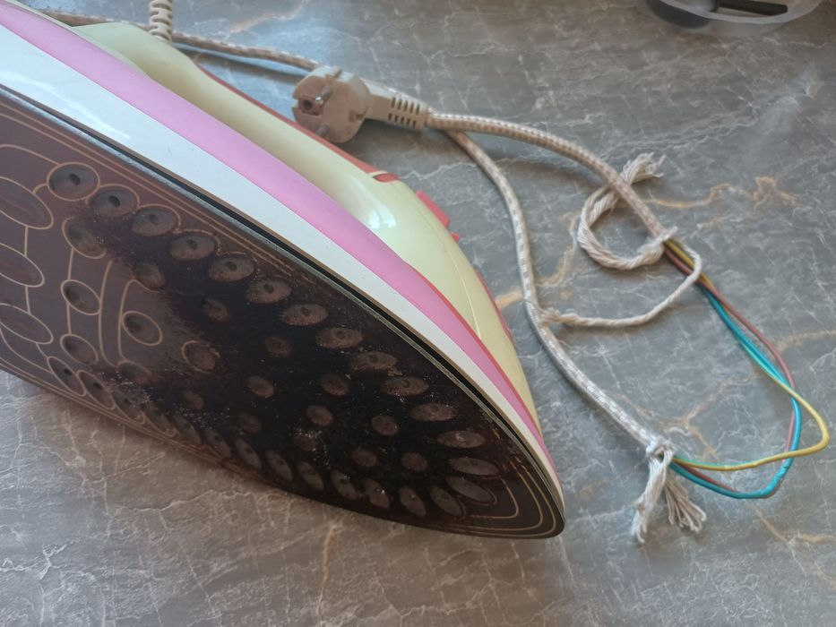 Утюг б.у в рабочем состоянии