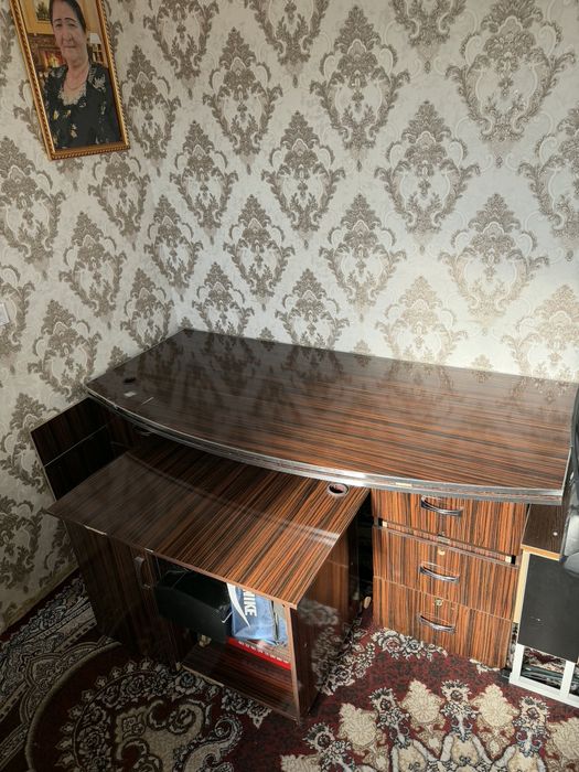 Стенка и офиснь стол атлична