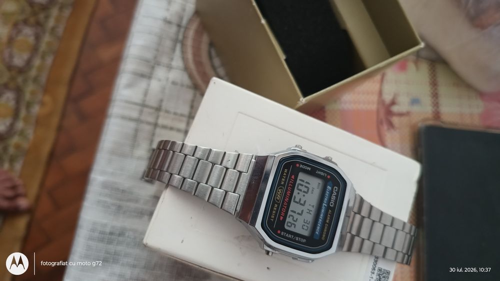 Vând ceas electronic casio la 250 de lei negociabil