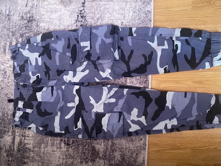 Pantaloni de camuflaj