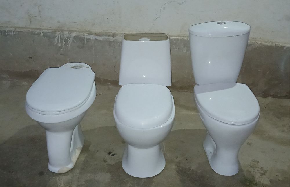 Усталарга вактинчалик ишлатишга ва тулик комплект унитазлар сотилади.