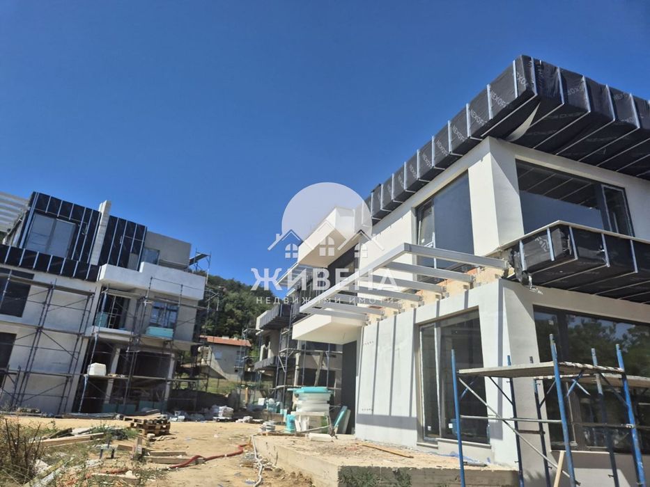 Нова къща в строеж, м-т Траката, РЗП: 341 кв.м