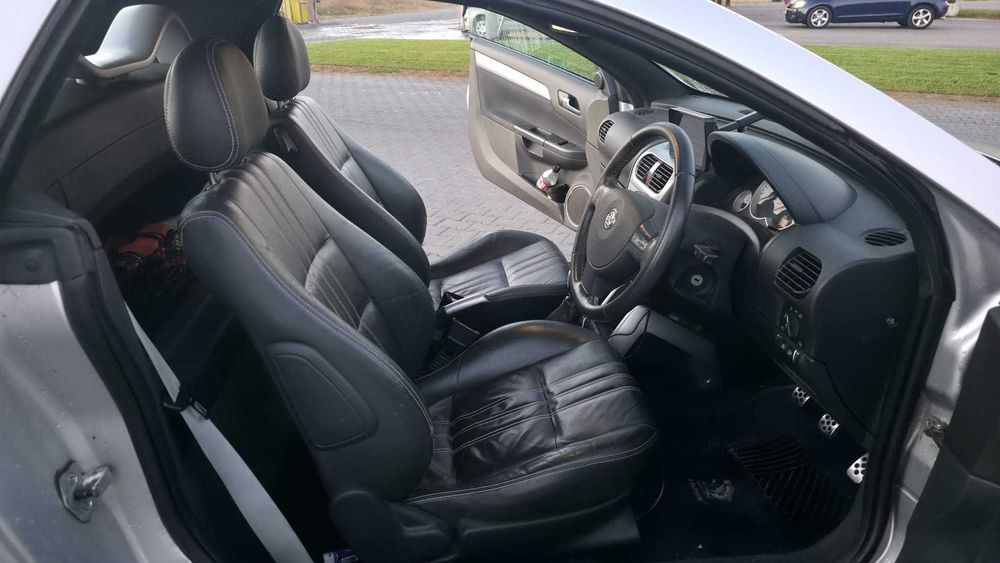 Opel Tigra Cabrio 1.4 16V - Hardtop Electric, ~112.000 km, Volan pe Dreapta