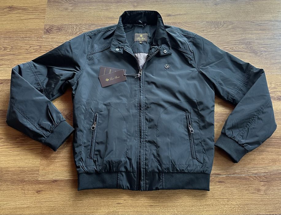 Мъжко,черно яке Loro Piana с метално лого и ципове на джобовете