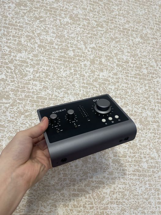 Звукавая карта Audient + микрафон Se8