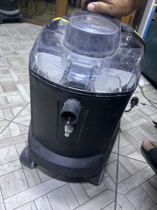 Моющий пылесос Karcher Puzzi