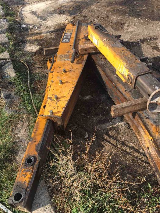 Кофа и ръкояд от JCB 4CX