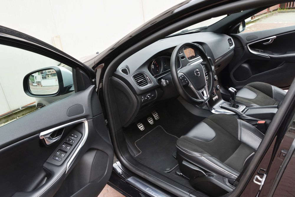 Volvo V40 / R-Design / Keyless / Panoramic