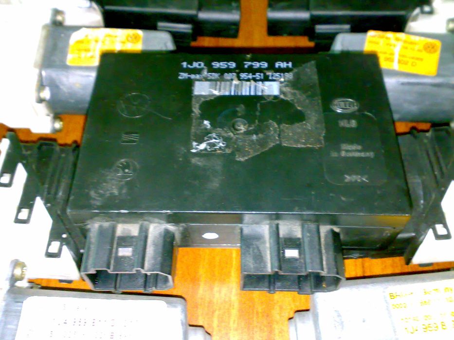 Продавам моторчета за ел. стъкла и комфорт модул за Голф 4