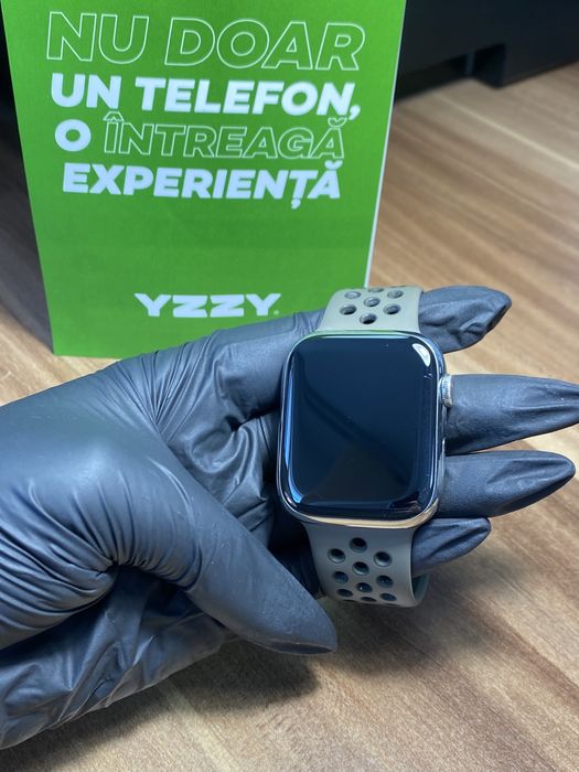 Apple Watch Seria 7 / 45 mm / Silver Stainless Steel / Ca nou